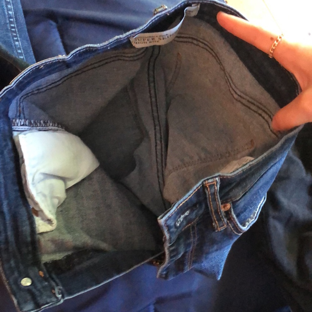 Abercrombie & Fitch Super Skinny High Rise Jeans. Size: 2s - Picture 10 of 12